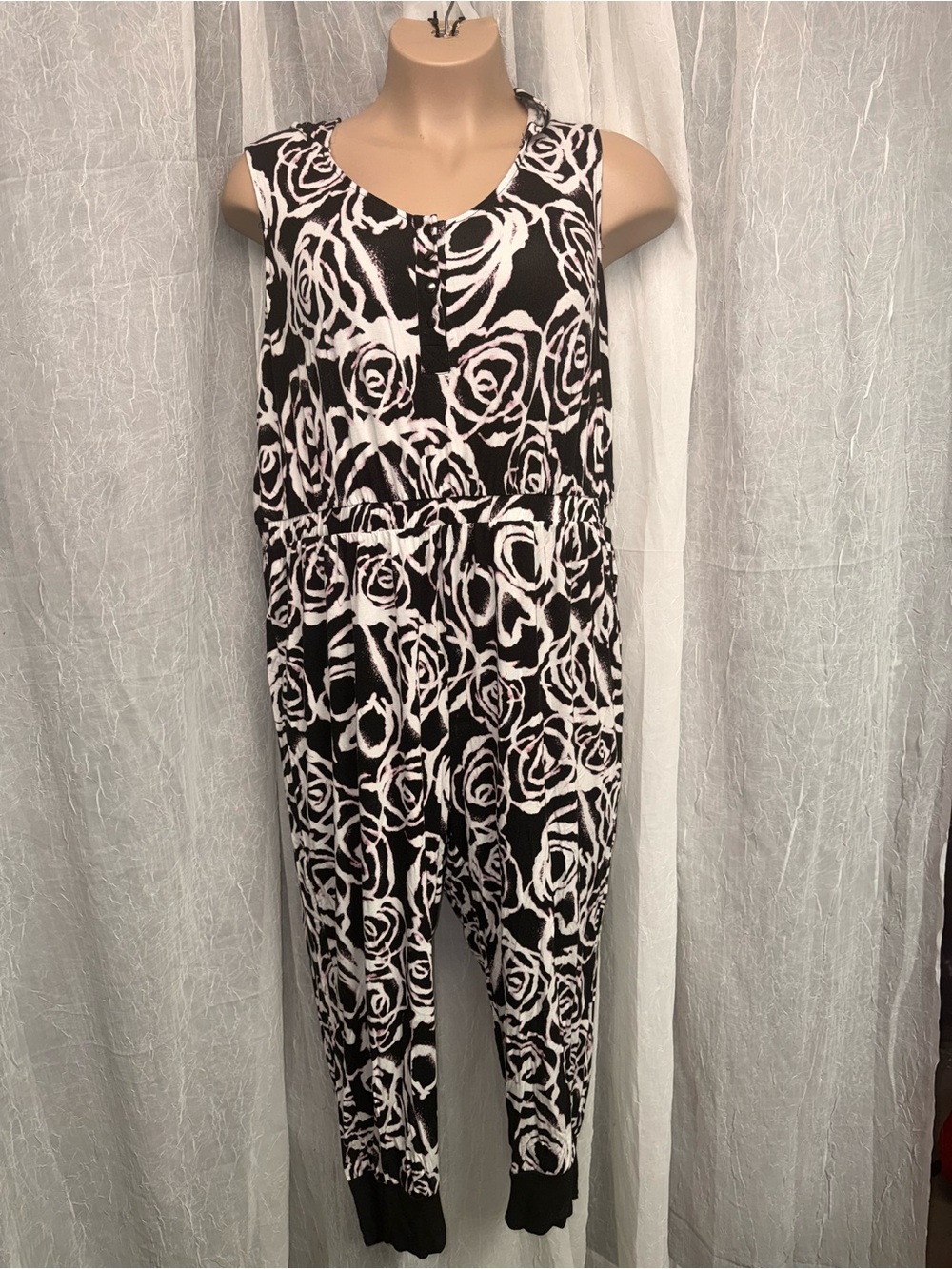 Sleeveless Black & White Floral Cropped Jumpsuit